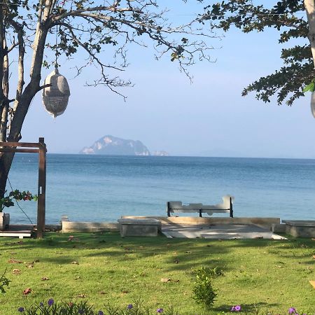 Royal Yao Yai Island Beach Resort Ko Yao Exteriér fotografie View of Ko Chang from the mainland