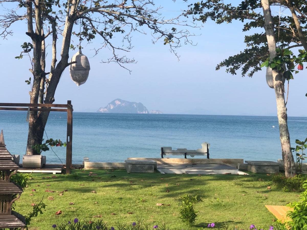 Royal Yao Yai Island Beach Resort Ko Yao Exteriér fotografie View of Ko Chang from the mainland